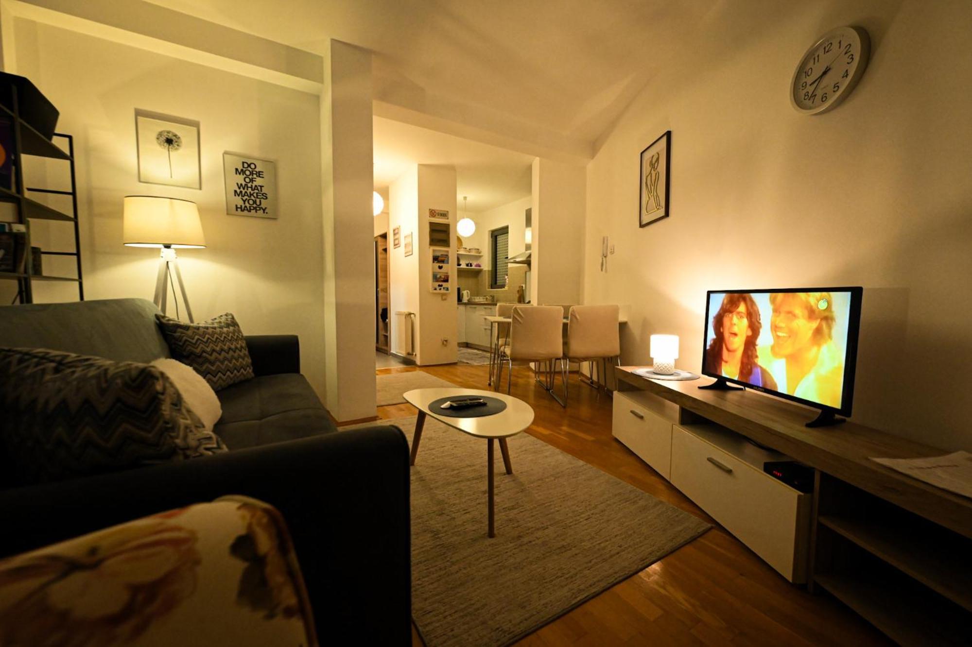 L&B Studio Apartment พริสตีนา ภายนอก รูปภาพ