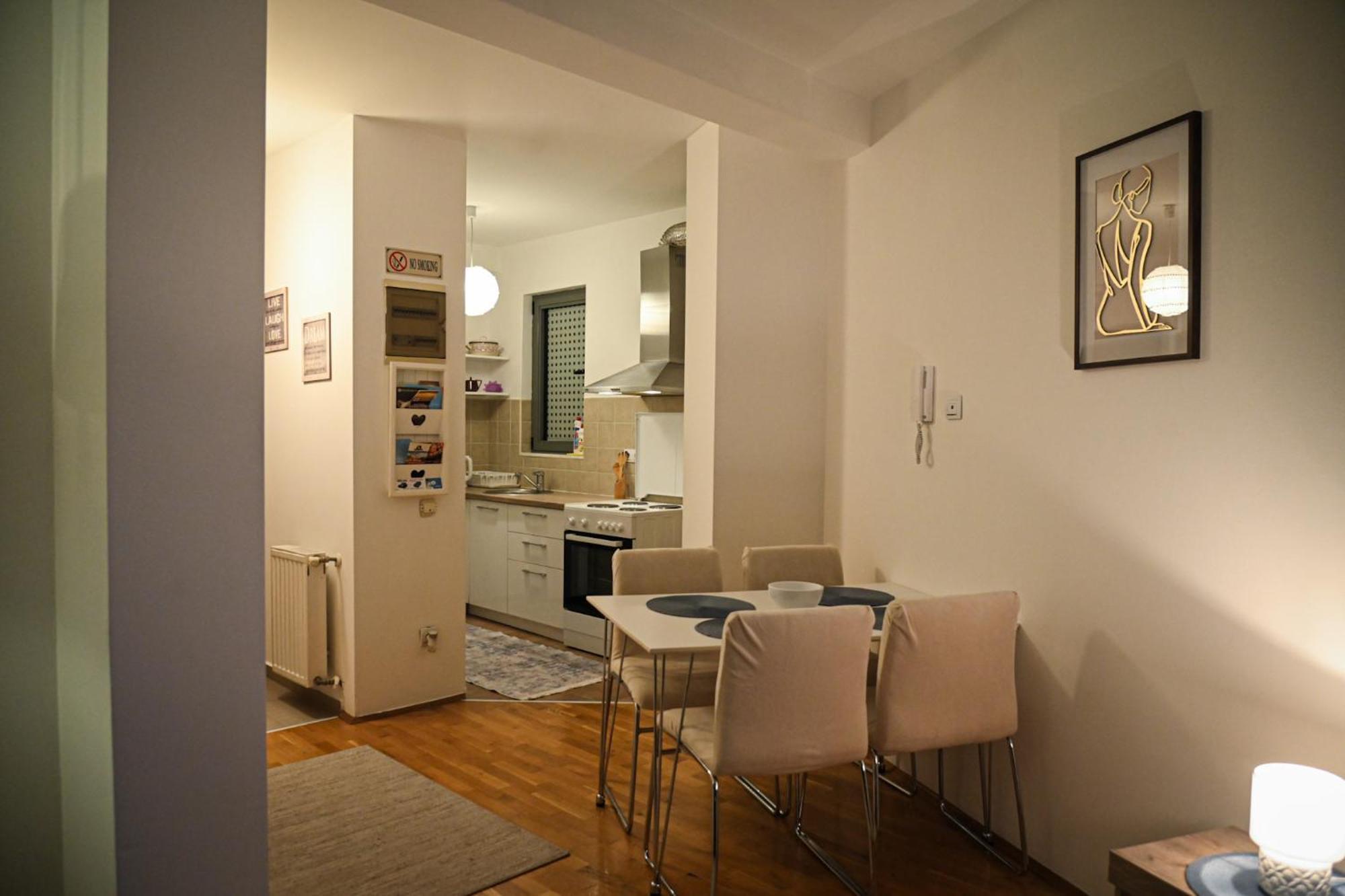 L&B Studio Apartment พริสตีนา ภายนอก รูปภาพ
