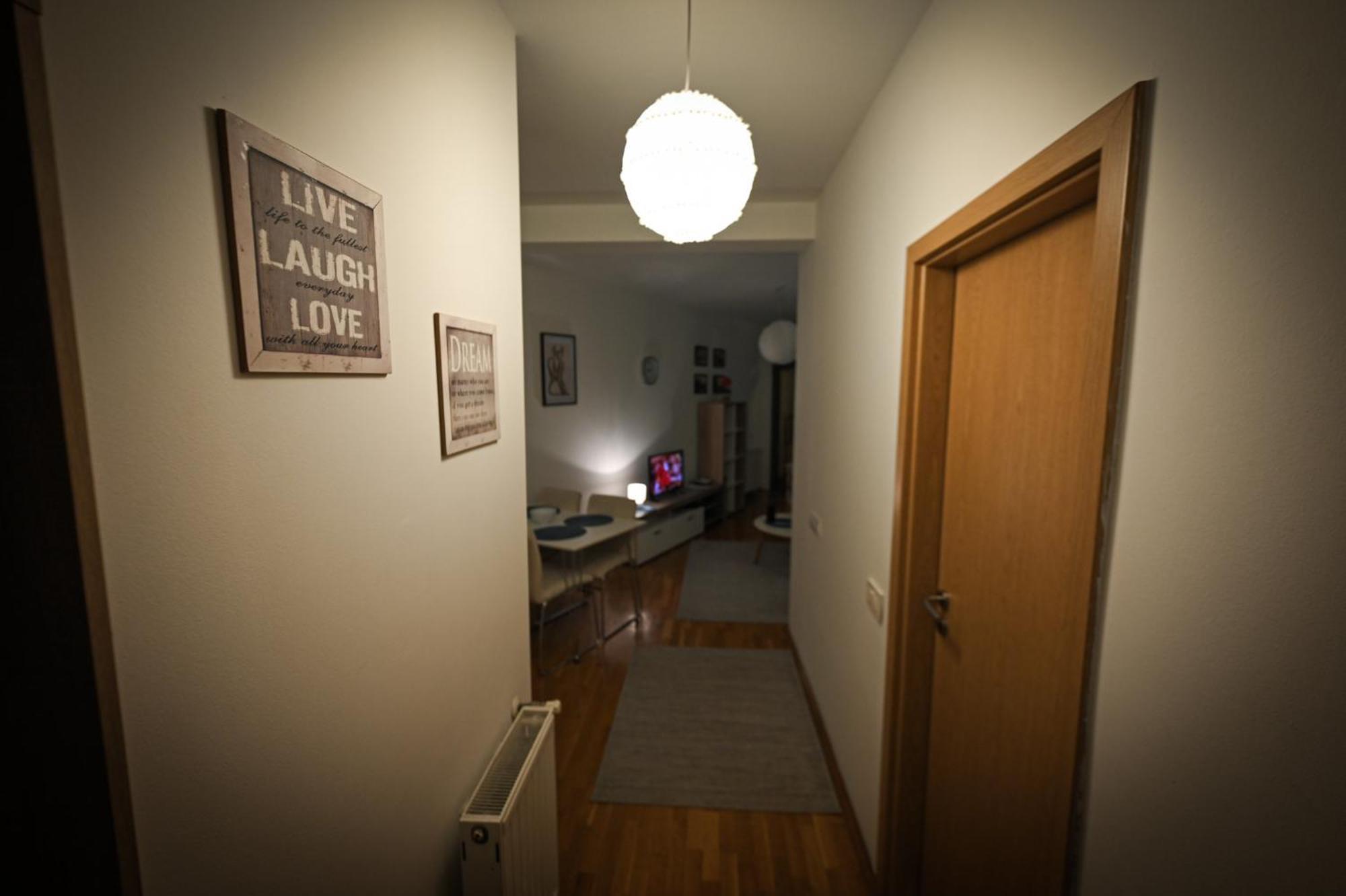 L&B Studio Apartment พริสตีนา ภายนอก รูปภาพ