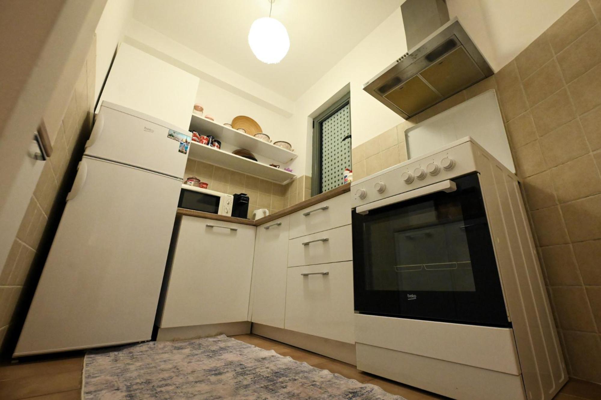 L&B Studio Apartment พริสตีนา ภายนอก รูปภาพ