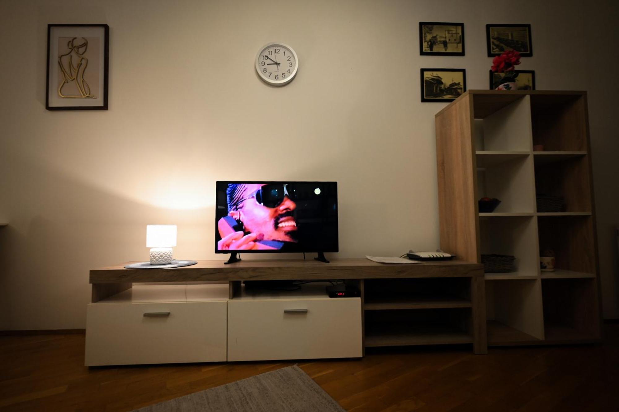 L&B Studio Apartment พริสตีนา ภายนอก รูปภาพ